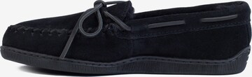 Minnetonka - Mocassins 'Pileline' em preto