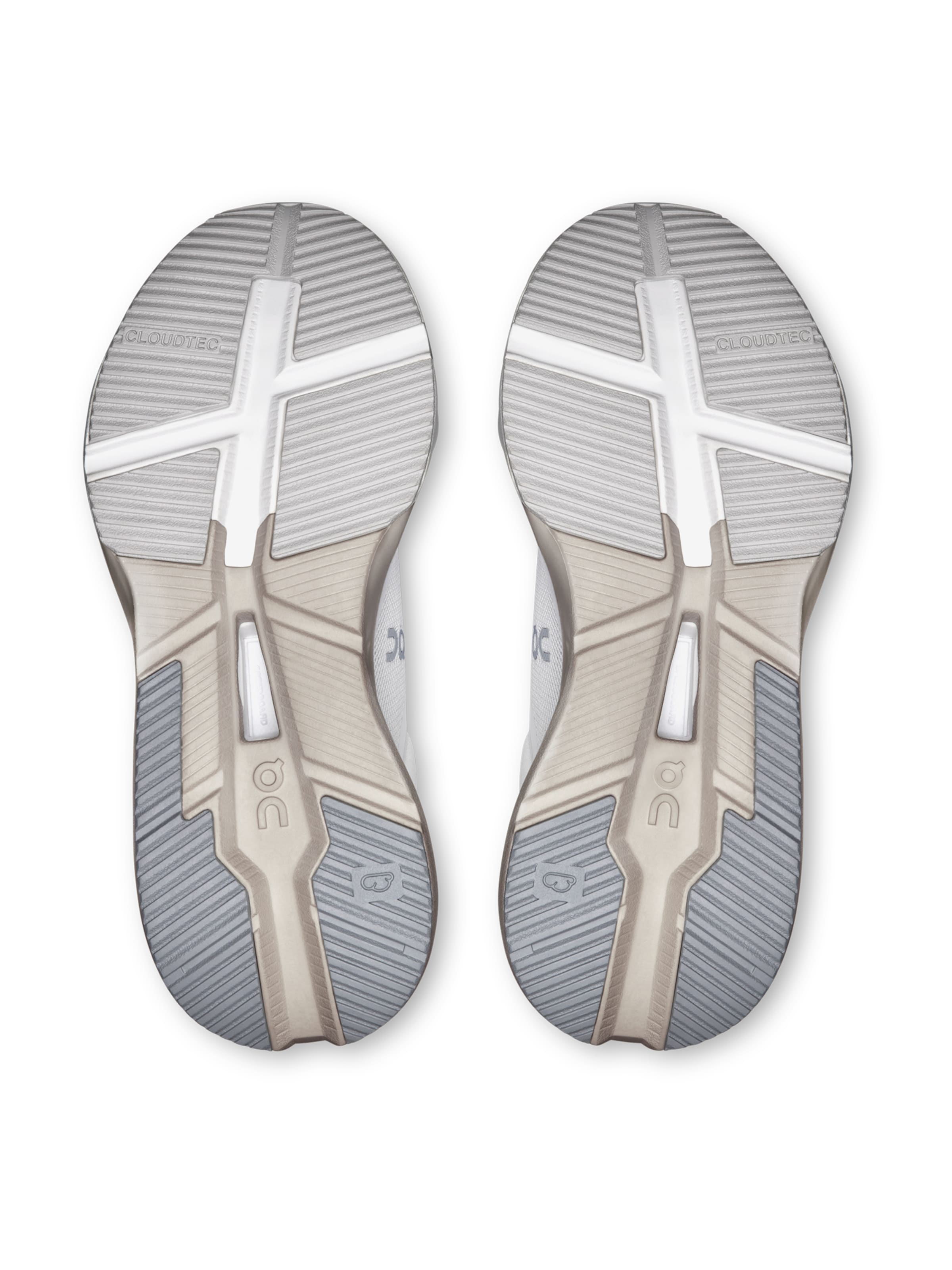 Chaussure de course 'Cloudnova X' On en blanc