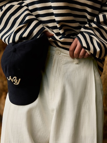 Bershka Baggy Bandplooibroek in Wit