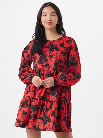 Rochie de la River Island pe roșu: față