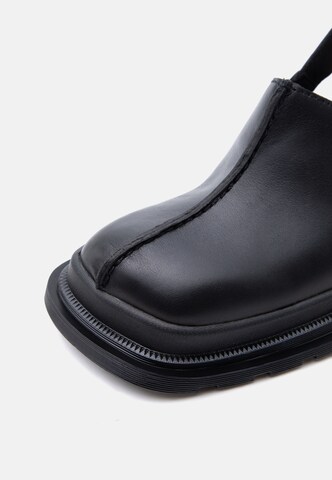 Chaussure basse 'Maybole' Dr. Martens en noir