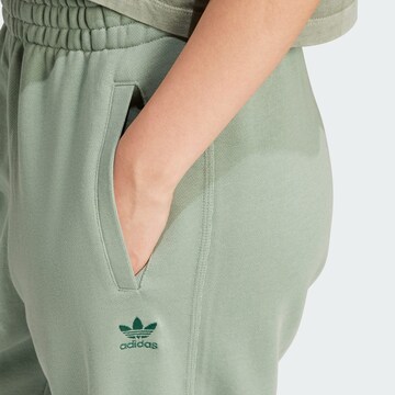 ADIDAS ORIGINALS Tapered Broek 'Essentials' in Groen