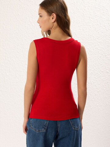 Haut Trendyol en rouge
