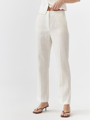 regular Pantaloni con piega frontale 'LANKA' di TATUUM in bianco: frontale