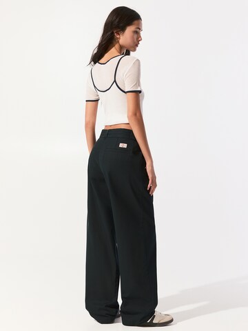 Loosefit Pantaloni chino di Pull&Bear in nero