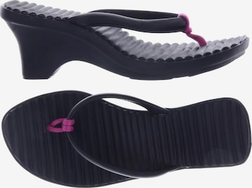 Crocs Sandalen 39 in Schwarz: predná strana