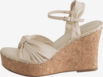 Next Sandale in Beige: Vorderseite