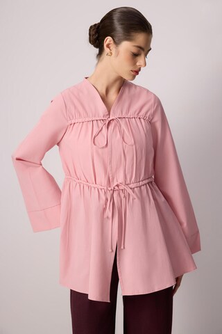 Kimono Touche Prive en rose : devant