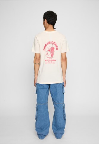 T-Shirt 'Dream Kebab' Mister Tee en beige