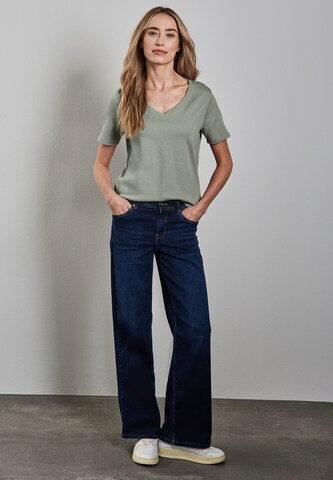 STREET ONE Basic V-Neck Shirt in Grün