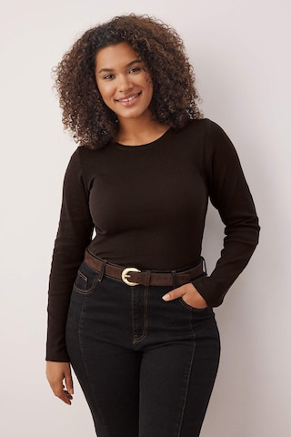 T-shirt Trendyol Curve en beige : devant
