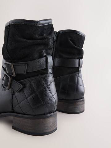Next Boot i svart