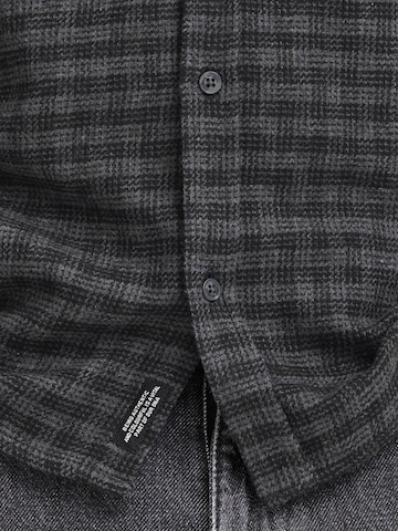 Coupe regular Chemise ' BHBARNEY ' BLEND en gris