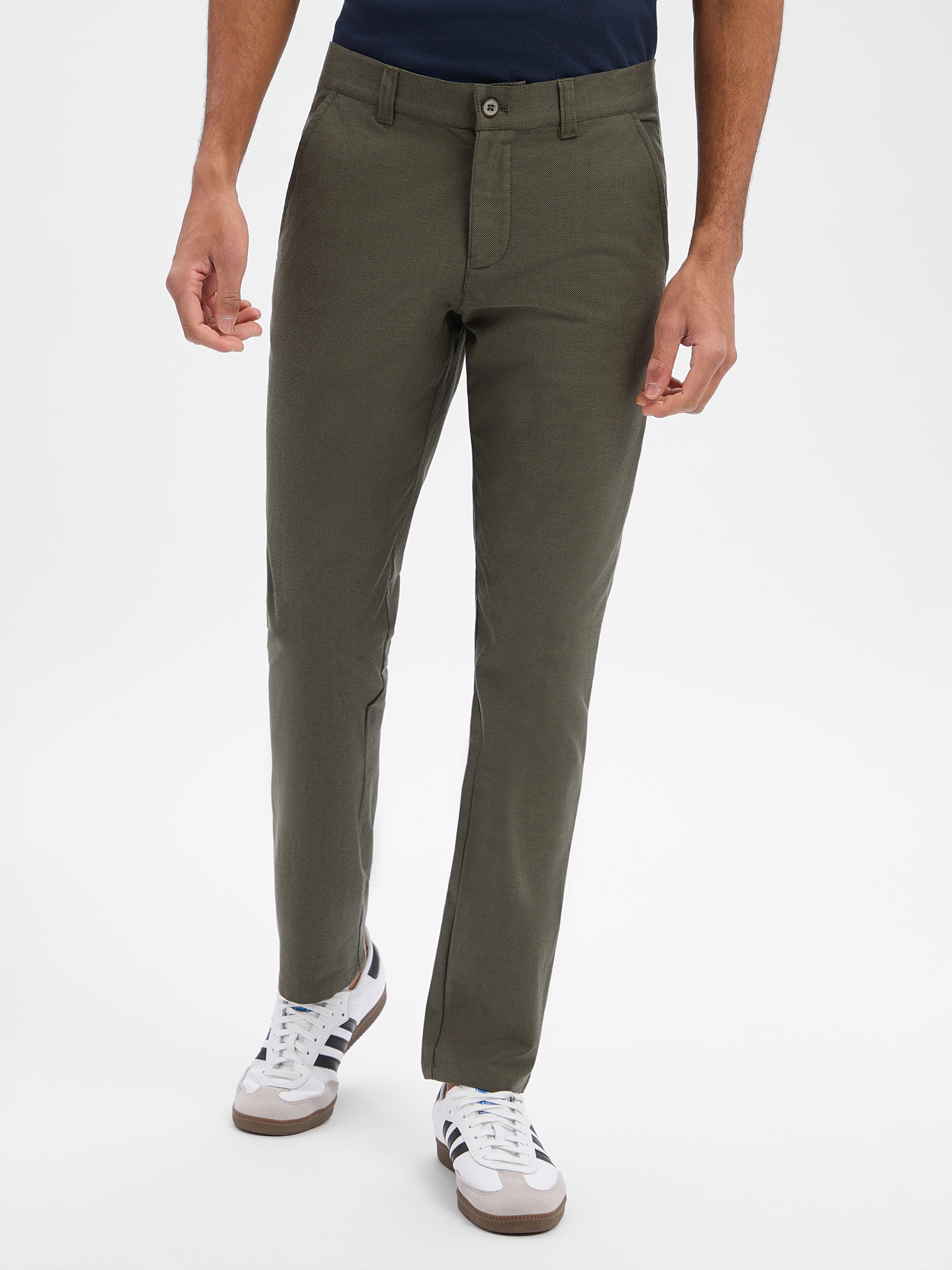 Regular Pantalon chino Finshley & Harding en vert : devant