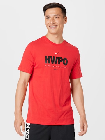 NIKE Λειτουργικό μπλουζάκι 'HWPO' σε κόκκινο: μπροστά