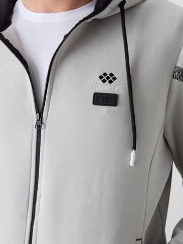 Tommy Life - Fato de jogging em cinzento