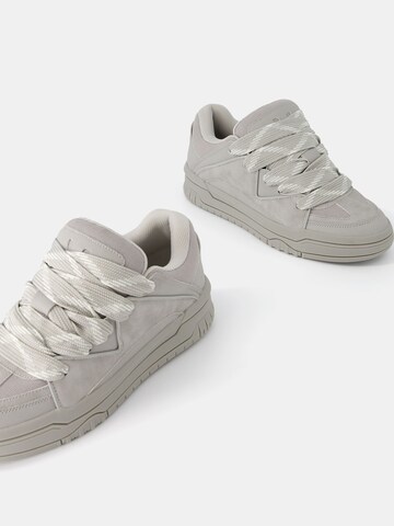 Bershka Sneakers laag in Grijs