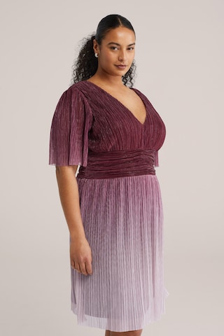 Rochie de la WE Fashion pe mov: față