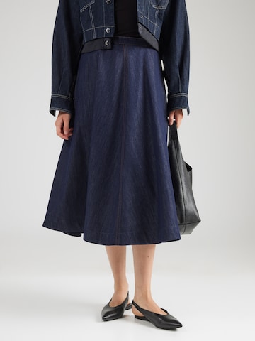 Gonna di OUI in blu: frontale