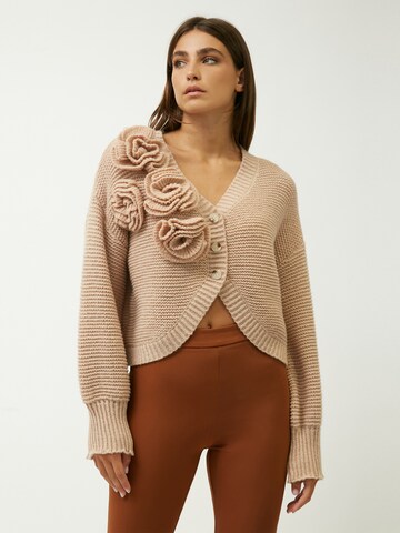 Influencer Knit Cardigan 'Flowered' in Beige: front