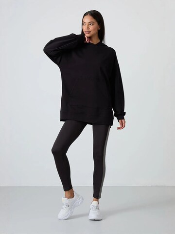 Tommy Life Sweatshirt 'Kapuzenpullover'‌‌‌‌‌ in Schwarz