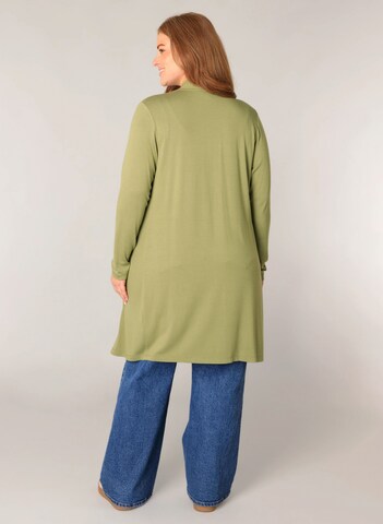 BASE LEVEL CURVY Strickjacke in Grün