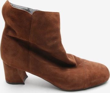 Stuart Weitzman Dress Boots in 39 in Brown: front