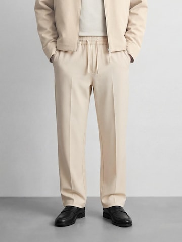 Burocs Regular Pleat-Front Pants in Beige