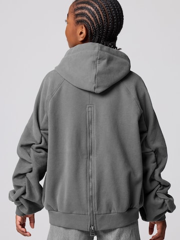 smALLSAINTS Sweatshirt 'Dana' i grå