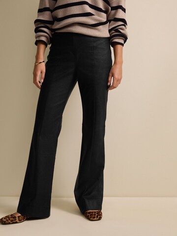 Flared Pantaloni di Next in nero: frontale