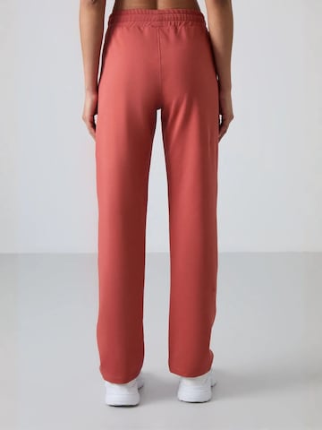 Tommy Life Regular Workout Pants in Red