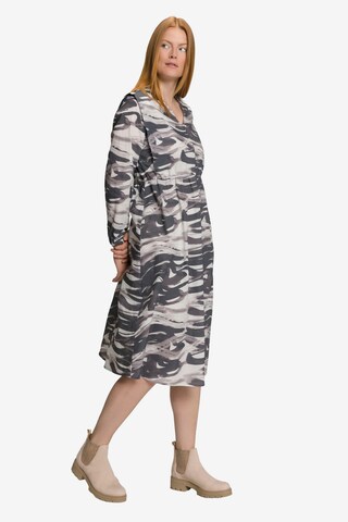 Robe Ulla Popken en gris