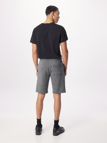 Superdry Regular Shorts in Grau