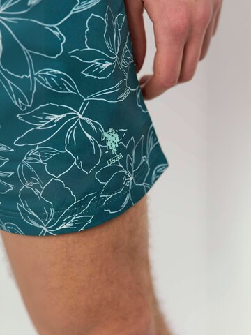 Șorturi de baie ' UMCaine ' de la U.S. POLO ASSN. pe verde