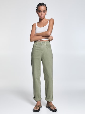Pull&Bear Loose fit Jeans in Green