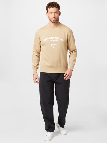 Sweat-shirt Calvin Klein Jeans en beige