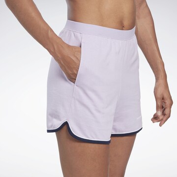 Reebok Regular Sportshorts in Lila