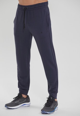 Virtus Tapered Sportbroek 'Streat' in Blauw: voorkant