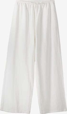 Bershka Wide leg Trousers in White: front