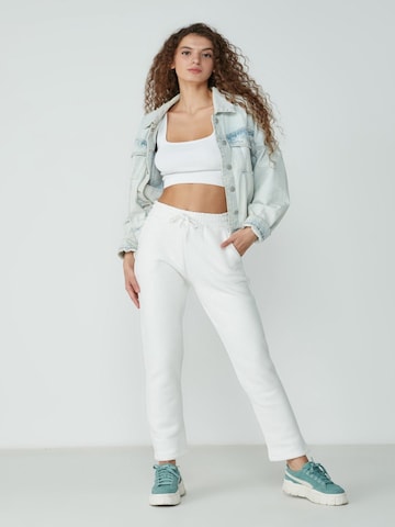 C&City Loose fit Pants in White: front