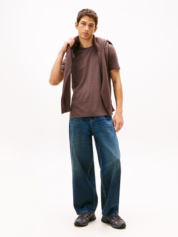 Tommy Jeans T-Shirt 'JASPE' in Braun