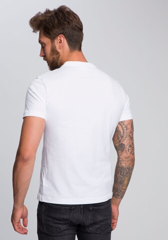 T-Shirt Calvin Klein en blanc