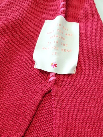 Pullover 'Strickpullover mit Flockschrift und Ziernaht' di LIKS. Munich in rosa