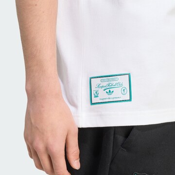 ADIDAS ORIGINALS - Camiseta 'FC Liverpool Terrace Icons' en blanco