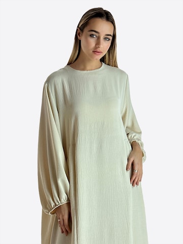 Elara Kleid in Beige