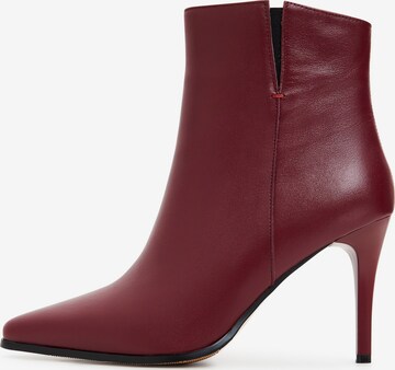 CESARE GASPARI Booties in Red: front