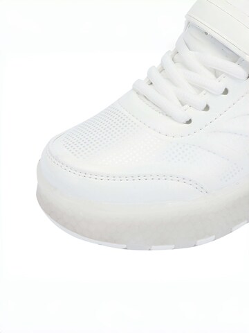 HUSKSWARE Inline and Roller Skates in White