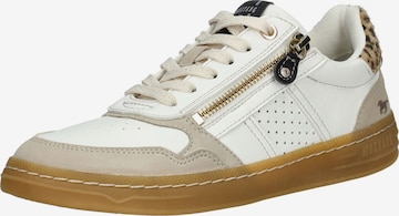 Baskets basses MUSTANG en blanc : devant