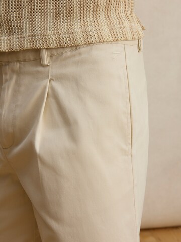 DAN FOX APPAREL Regular Панталон с набор 'Hermann' в бяло