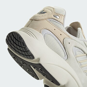 ADIDAS ORIGINALS Trampki niskie 'Ozmillen' w kolorze beżowy